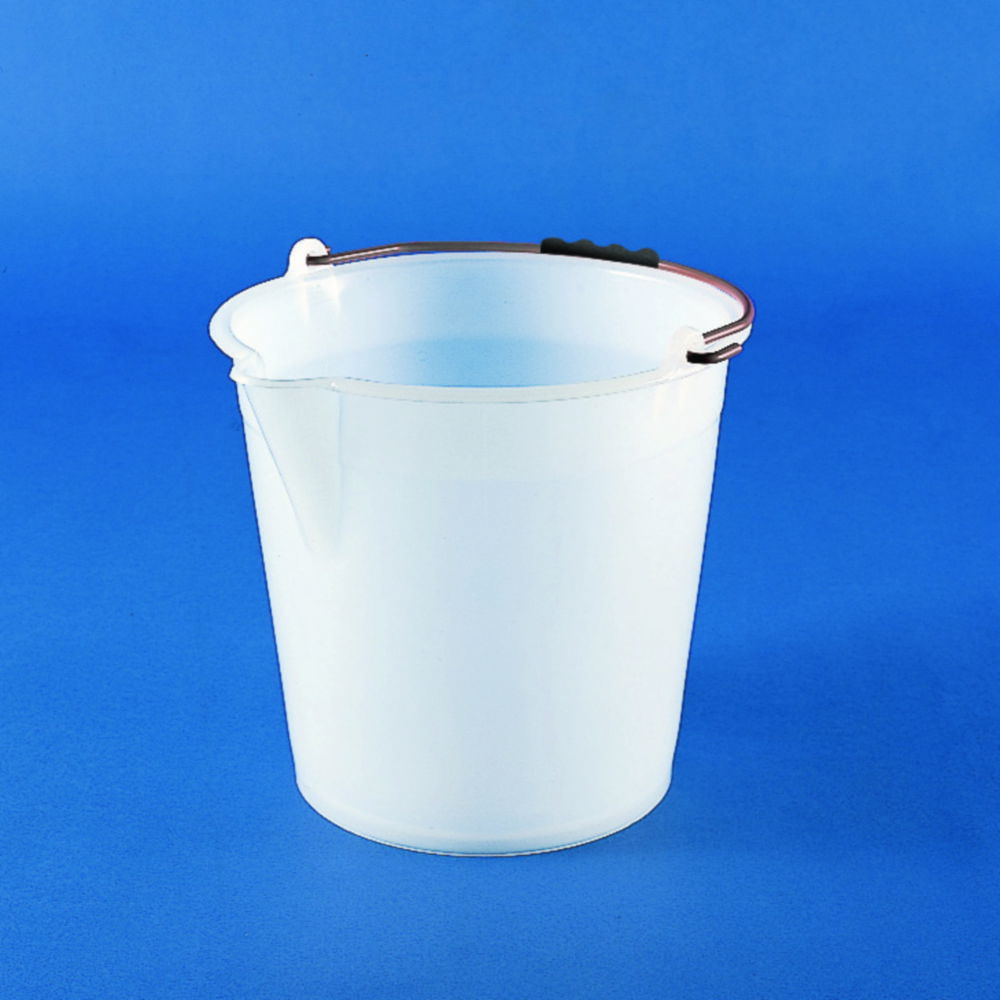 Kartell 17-Liter Graduated Bucket with Spout