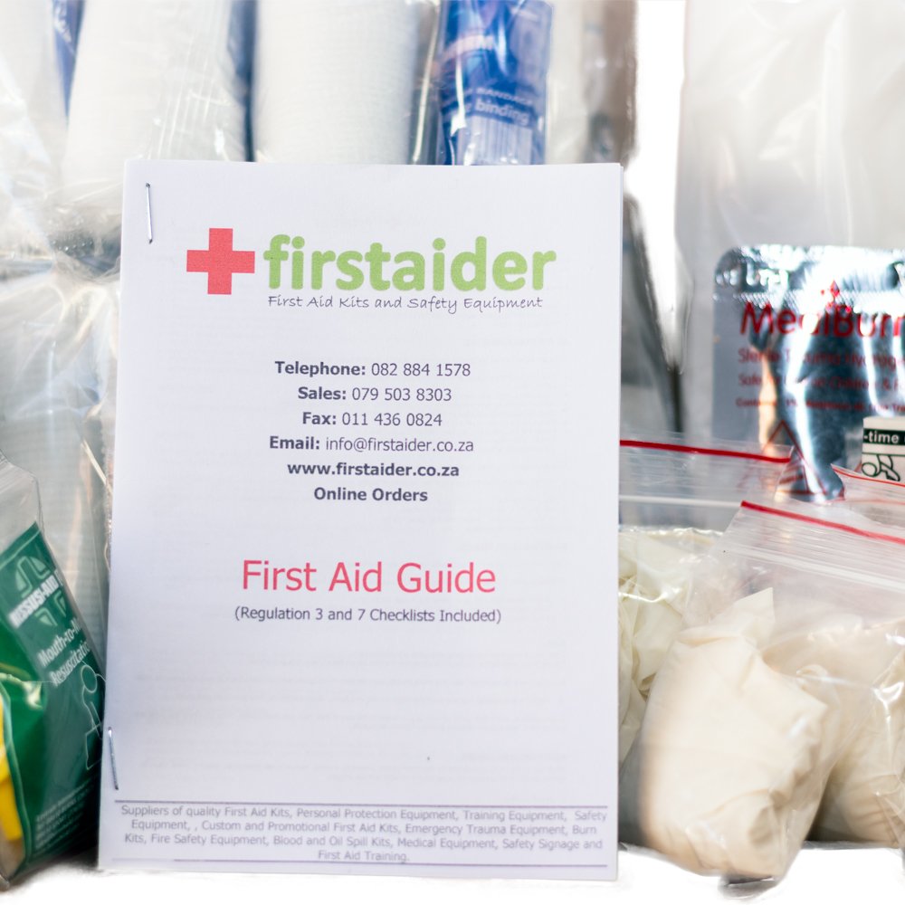 Regulation 3 First Aid Kit in Grab Bag Red (5-50 persons) - Image 2